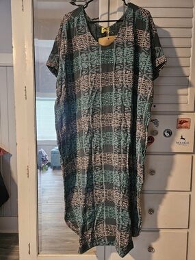 KEALOPIKO MAXI DRESS - SIZE LARGE - HAUMEA V PRINT - GREY COLOR